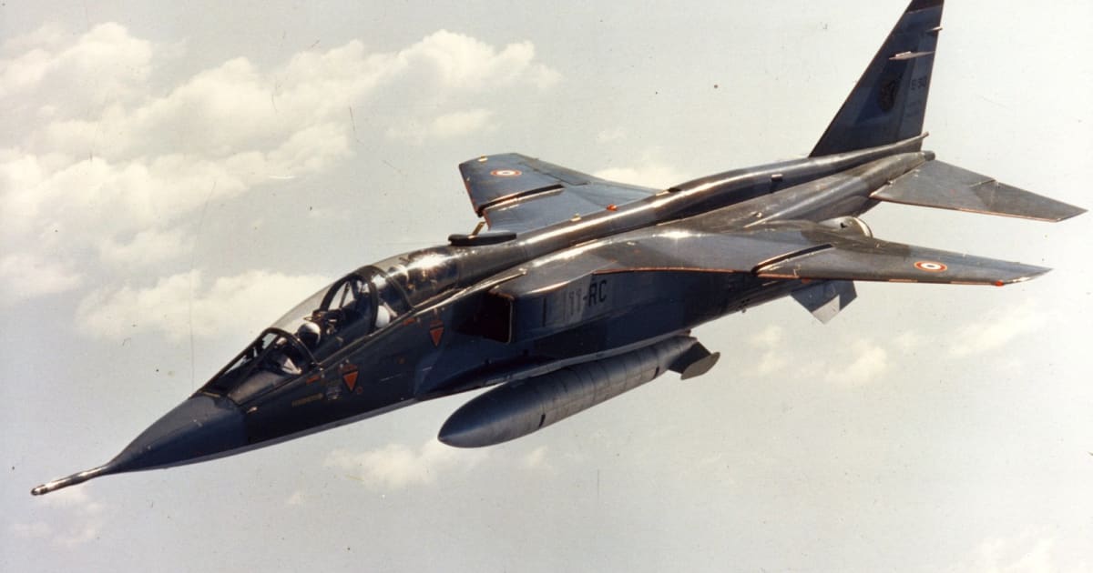 Jaguar en vol. Premier avion de combat en coopération