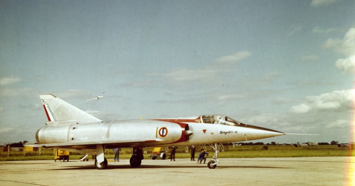 Mirage III T au sol