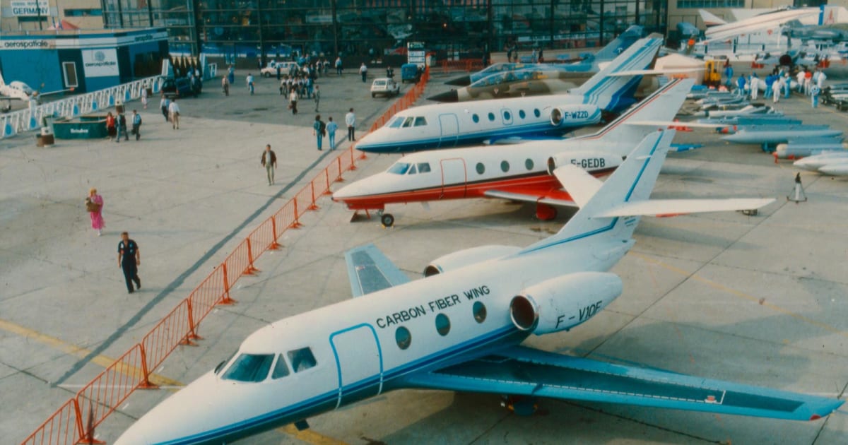 Salon du Bourget 1985. Falcon V 10 F équipé d'une voilure en carbone, Falcon 10, Falcon 200 et Mirage en statique.