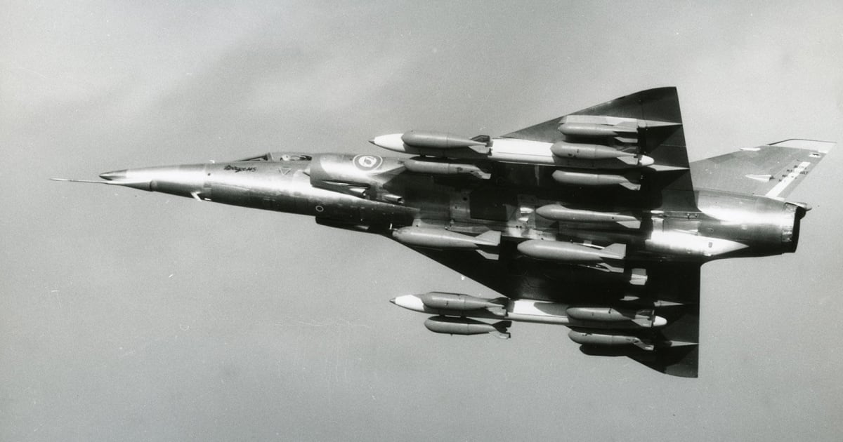 Mirage 5 in flight