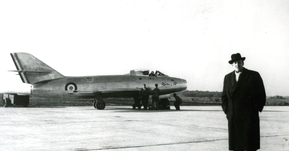 Marcel Dassault in front of the Mystère IV.