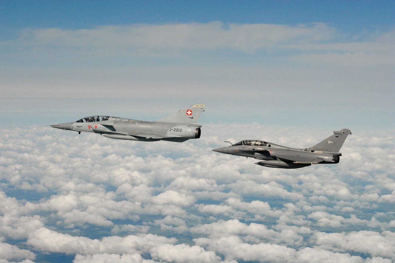 Rafale B et Mirage III DS en vol