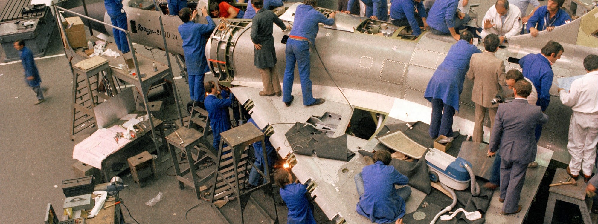 Fabrication du prototype du Mirage 2000 en 1977 dans l'atelier