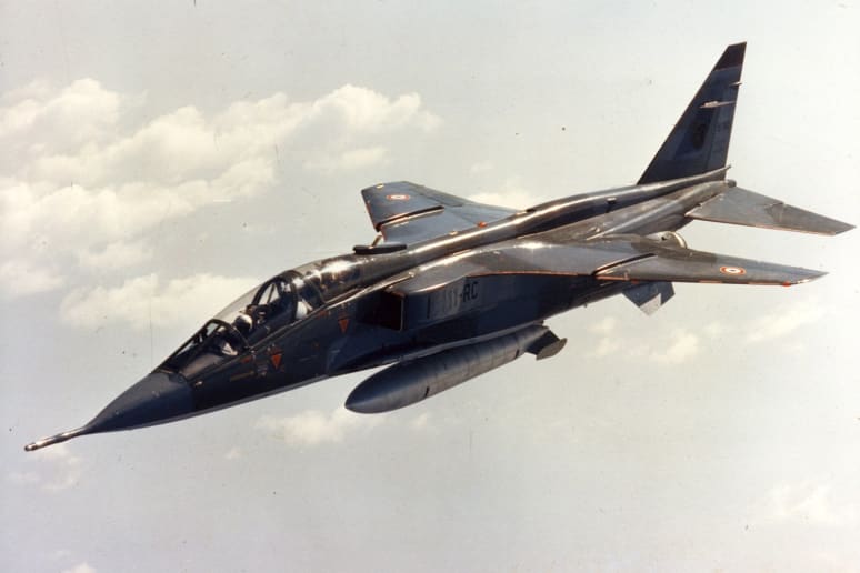 Jaguar en vol. Premier avion de combat en coopération