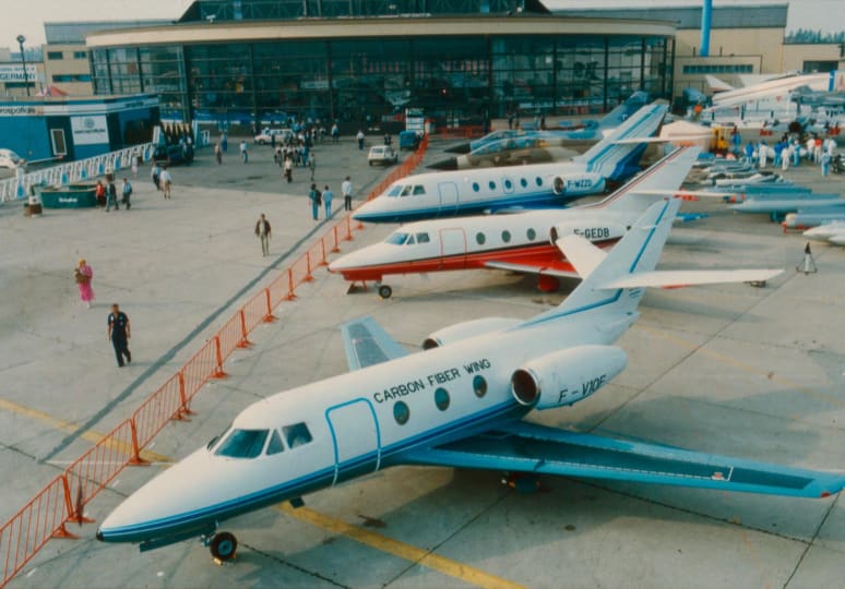 Salon du Bourget 1985. Falcon V 10 F équipé d'une voilure en carbone, Falcon 10, Falcon 200 et Mirage en statique.