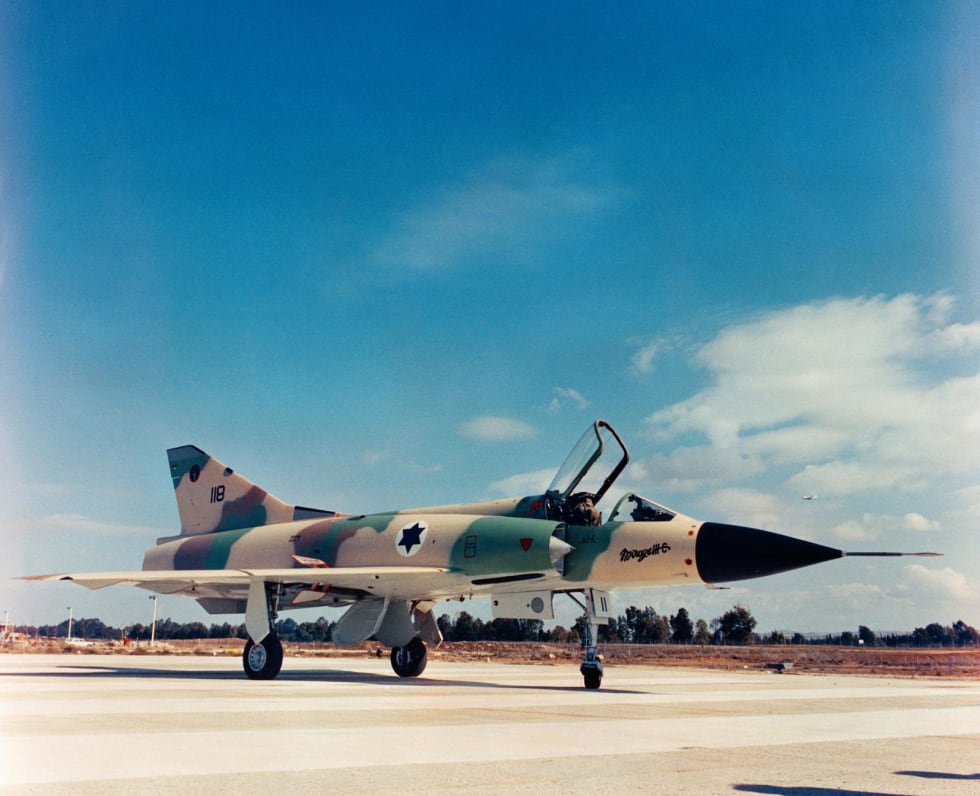 Mirage III CJ israélien, sur piste, au sol.