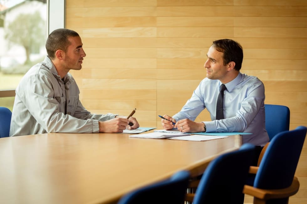 Entretien professionnel entre un manager et un collaborateur.