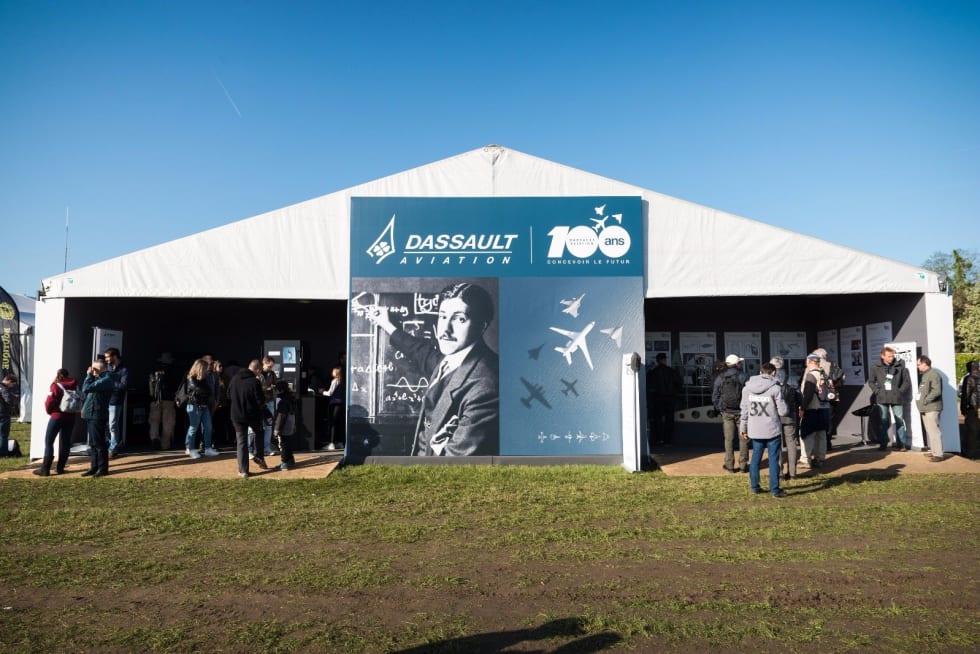 Meeting aérien "Le Temps des Hélices" sur l'aérodrome de Cerny-La Ferté-Alais, 14-15 mai 2016. Stand Dassault Aviation.