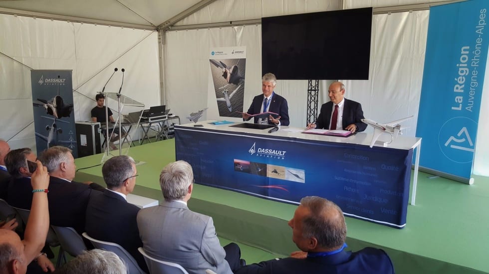 M. Laurent Wauquiez, président de la région Auvergne-Rhône-Alpes, et M. Eric Trappier, PDG de Dassault Aviation