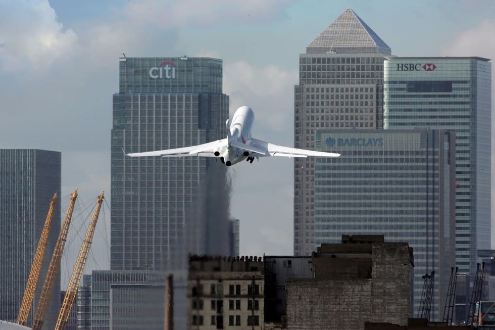 Aéroport de London City. Falcon 8X au décollage.