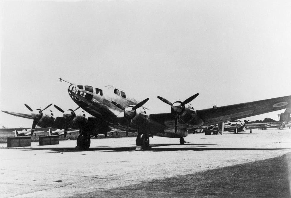 MB 135, prototype de bombardier quadrimoteur, au sol
