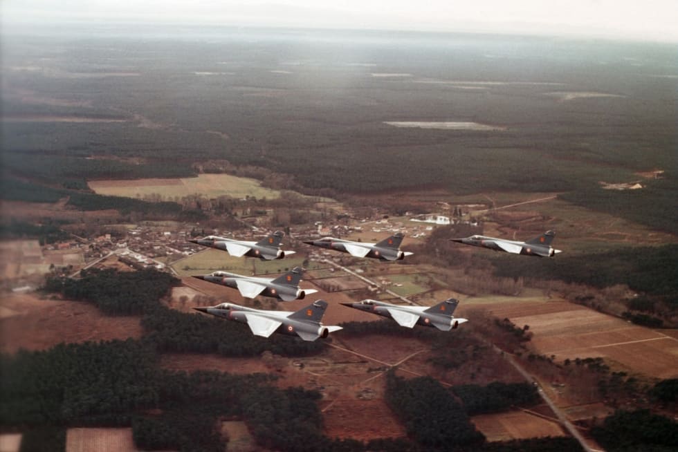 Flotte de Mirage F1 en vol