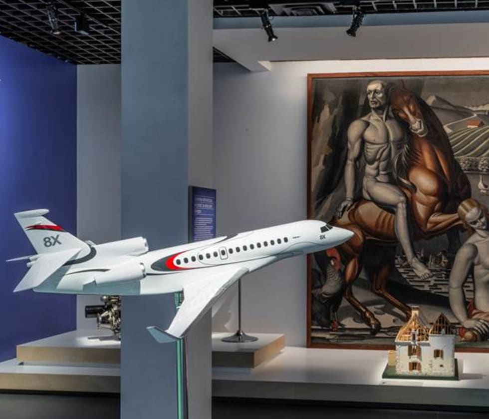 Exposition d’une maquette du Falcon 8X au musée d’Aquitaine