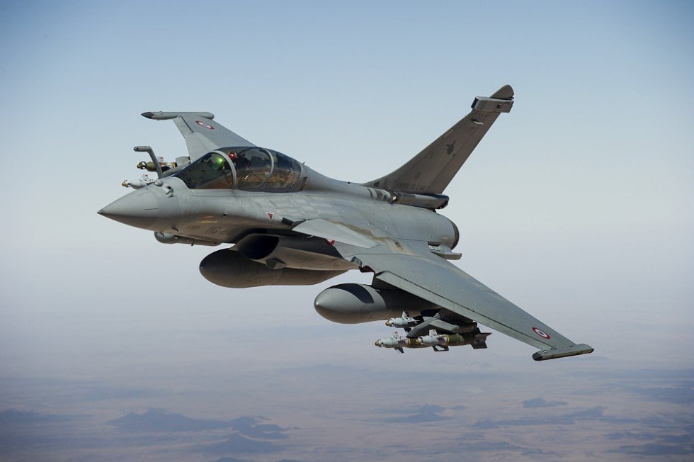 French Air Force Rafale B in operations (Opération Serval) - In flight over Mali. Fitted with the Damoclès Pod and GBU-12 laser guided bombs