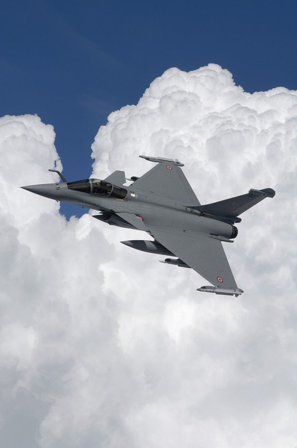 Rafale in "Full Air-Air" configuration (6 MICA + 3 supersonic drop tanks 1250 litres)