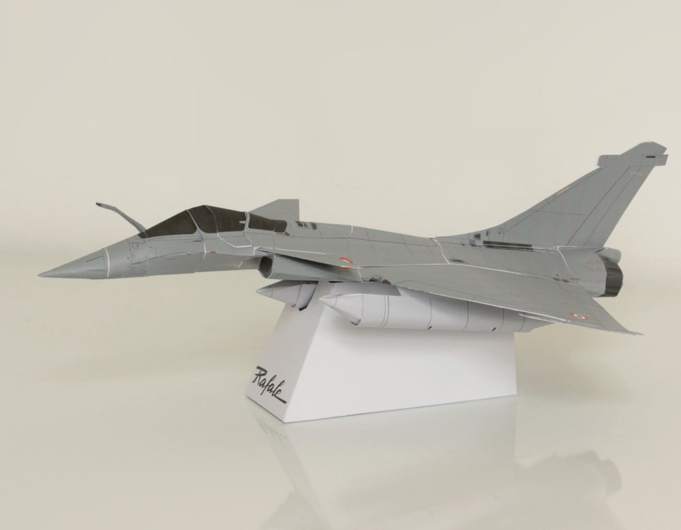 Papercraft of the Rafale C